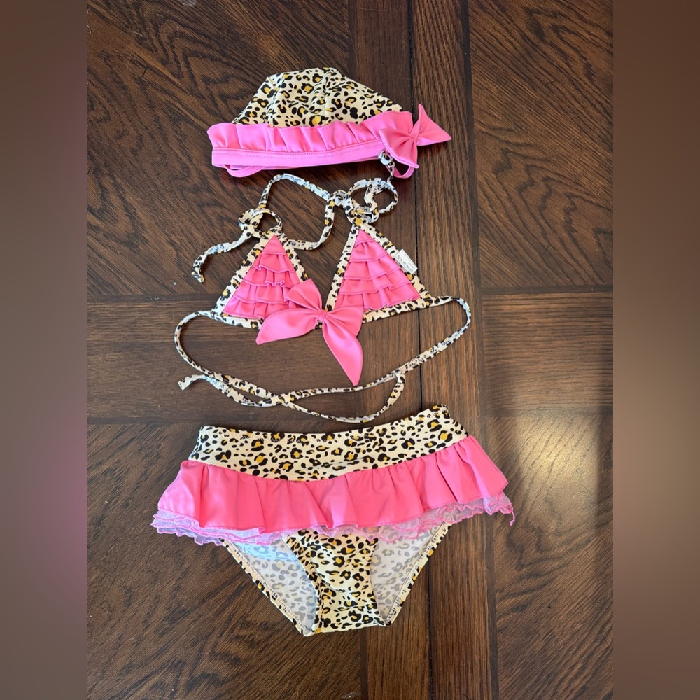 Size 5 boutique girls swim suit like new.